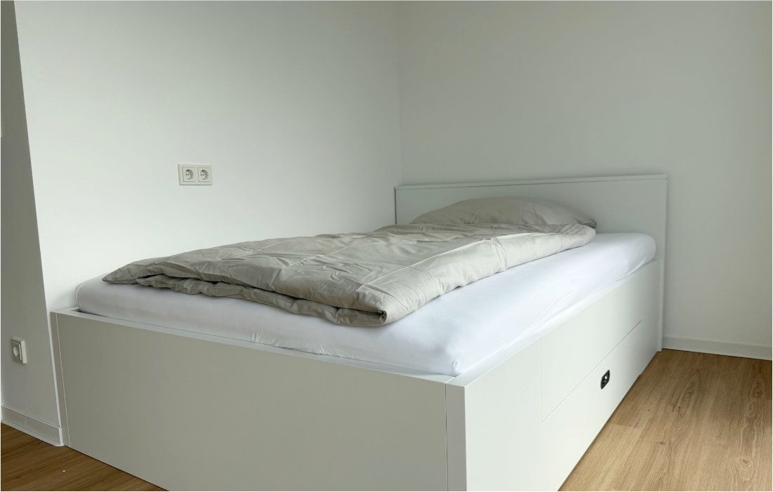 Schlafbereich im Duplex-Apartment mit Doppelbett